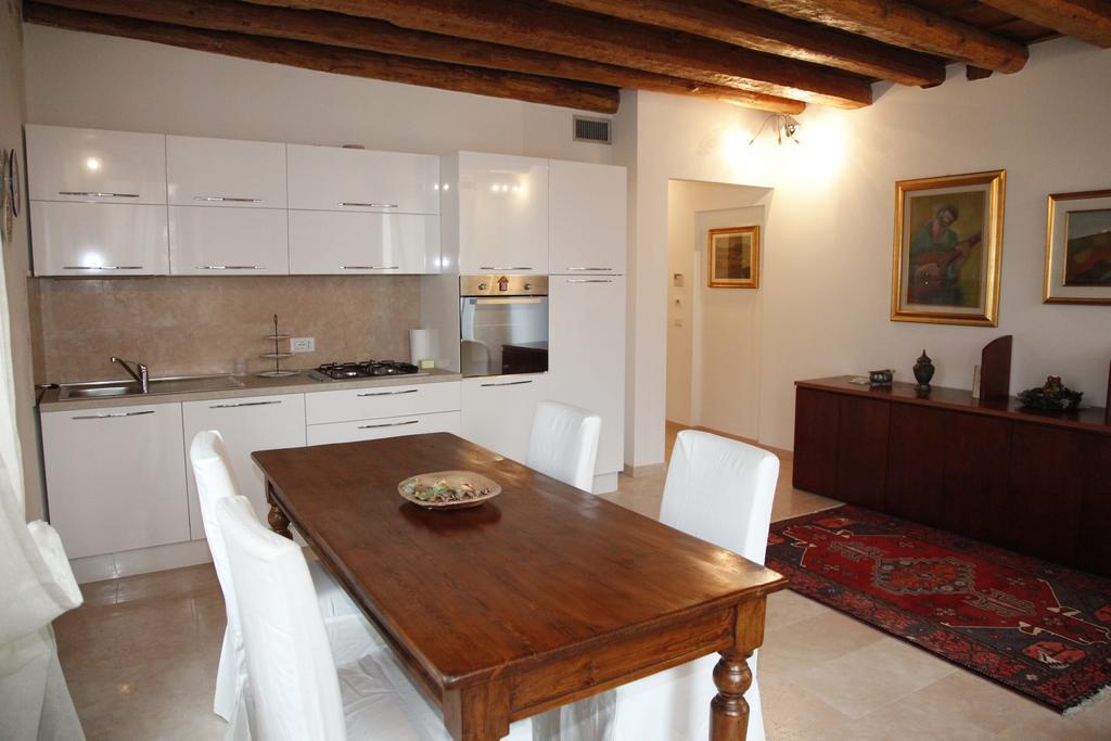 Centre 2 Bedroom Flat Верона Экстерьер фото