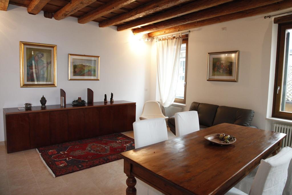 Centre 2 Bedroom Flat Верона Экстерьер фото
